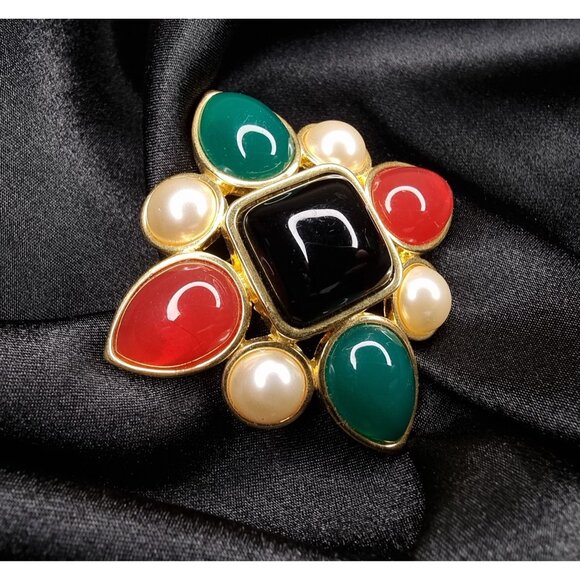 Vintage JOAN RIVERS Maltese Crest Brooch With Black Center Red & Green Cabochons - Picture 2 of 5